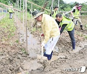 '당원권 10개월 정지'에 홍준표 "갑론을박 그만…3년 남아있어"(종합)