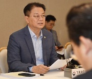 기재차관 "저출산 정책 원점서 재검토…'선택과 집중'"