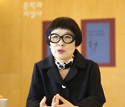 Poet Kim Hye-soon invited to poetry reading at Harvard