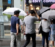 [오늘날씨] "천둥·번개 동반 소나기 조심"… 이후로 무더위 지속