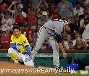 日 요시다, 139년 만의 '8-3-5 삼중살' 희생양! 애틀랜타, 올 시즌 첫 트리플 플레이 성공