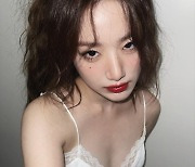 (여자)아이들 슈화, 퇴폐美→파격 노출..팬들 난리났다 "옷입어"