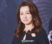 문희경, 코요태도 90도로 인사...'누려봐'로 돌아온 가요계 大선배