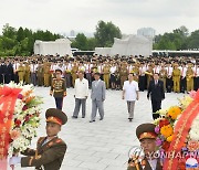 북한, 전승절 70주년 맞아 조국해방전쟁참전열사묘에 헌화