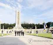 이상민 장관, 국립대전현충원 방문