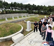 북한, 전승절 맞아 '철도열사묘' 준공