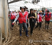 '청양 수해복구 봉사' 김기현 "예산 확실히 지원…추경은 아냐"