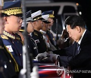 윤 대통령, 고 최임락 일병 유해에 참전기장 수여