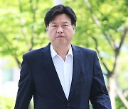 참고인 조사 출석하는 김용 전 부원장