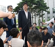 김용 전 부원장, 수원지검 출석…참고인 신분 조사