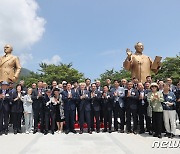 이승만·트루먼 대통령 동상 제막식