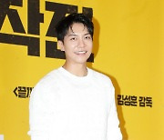 이승기, 깨소금 미소 폴폴