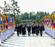 [속보]윤 "대한민국, 한미동맹 핵심축으로 세계 자유·평화·번영 노력"