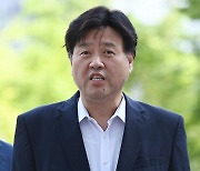 ‘쌍방울 의혹’ 김용 검찰 출석…“김성태와 단 한 번 만났다”