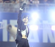 태민 ‘축구장 밝히는 샤이니’ [MK포토]