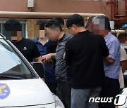 흉기로 지인 찌르고…"경찰 다가오면 뛰어내릴것" 4시간 대치 끝 체포