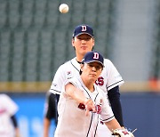 [MD포토] 시구하는 이규현 '시크한 표정으로'