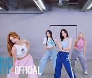 ‘컴백’ ITZY, 신곡 ‘None of My Business’ 안무영상 공개 ‘퍼포먼스 퀸’