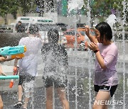 전북 최고체감온도 35도↑ '찜통더위'…5~60㎜ 소나기