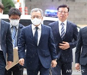 검찰 '대장동 로비' 박영수 소환…영장 기각 후 첫 조사