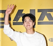 이승기,'스크린 관객들 향해' [사진]