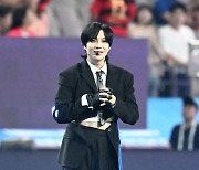 샤이니 태민,'푸른 잔디 위 축하무대' [사진]