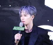 갓세븐 잭슨, 마스크 쓴 여성 난입→스킨십 시도에 당황