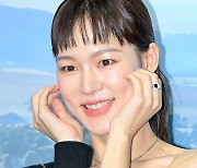 [T포토] 한예리 '오늘, 팬심 스나이퍼'