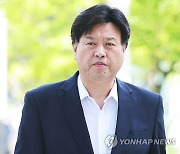 참고인 조사 출석하는 김용 전 부원장