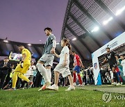 폭염도 뚫은 축구 열기…팀 K리그 vs ATM 대결에 들썩인 상암벌