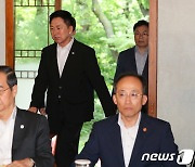 [속보] 고위당정 "농업인 수해 피해 지원금 인상…내주 발표"