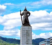 국내 어디서나 만날 수 있는 이순신 장군…영정·동상 모습이 약간씩 다른 이유 [한ZOOM]   