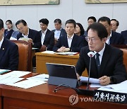 교육위 출석한 이주호 사회부총리와 조희연 서울시교육감