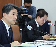 교육위 출석한 이주호 사회부총리와 조희연 서울시교육감