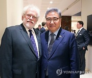 2022년 노벨 물리학상 수상자와 만난 박진 장관