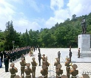 방북 중인 중국 대표단, 인민지원군 열사릉원에 꽃바구니 진정