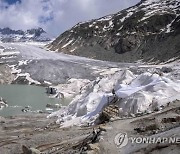 흘러내린 빙하 속…37년 만에 발견된 산악인 유해