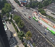 경남 교사들 폭염 속 광화문으로…"안전한 교육 환경 만들어 달라"