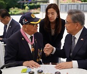 박진, 튀르키예 한국전쟁 참전 용사 위로…"국민들 잊지 않아"