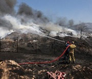 '산불 대란' 그리스 열흘간 화재 667건···F-16 부대도 대피