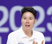 [ST포토] 박수치는 강성형 감독