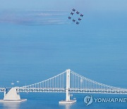 광안대교 위 블랙이글스