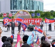 북한 주민들, 전승절 70주년 경축