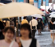 폭우로 서울 지하철 일부 구간 중단...“강수 감소로 운행재개”