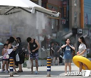 전국 곳곳에 '폭염 경보'…최고 체감온도 35도 육박