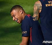 EPL 리버풀, PSG 음바페 깜짝 임대 영입 시도…가능성은 물음표