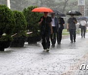 서울 서남권 호우경보… 지하철 1호선 서울역~금천구청역 운행 중단 (2보)