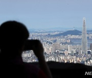 남한산성에서 바라본 롯데월드타워와 남산타워