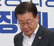 민주 지지율 20%대… ‘이재명 10월 퇴진론’ 솔솔