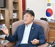 “청송사과·관광·복지 삼박자로 지방 소멸 위기 정면돌파”